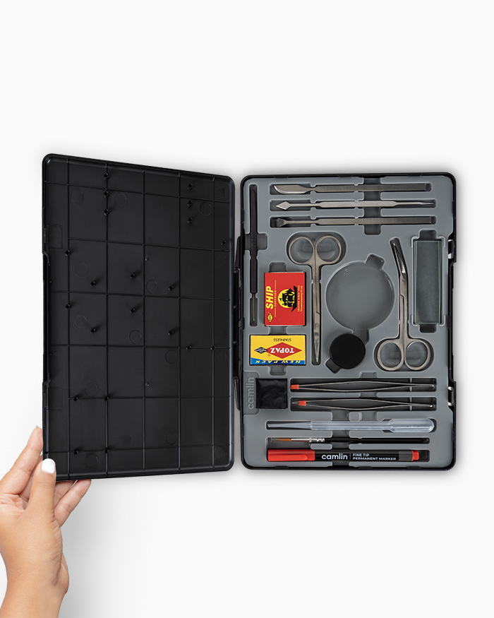 Camlin Dissection Box Comes with 18 surgical-grade instruments and lab accessories