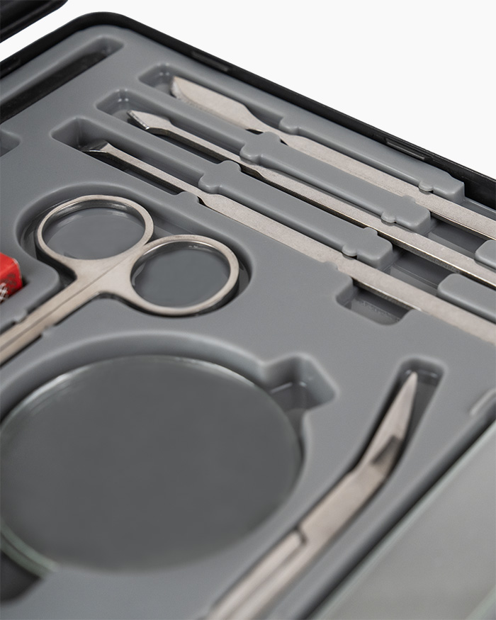 Camlin Dissection Box Comes with 18 surgical-grade instruments and lab accessories