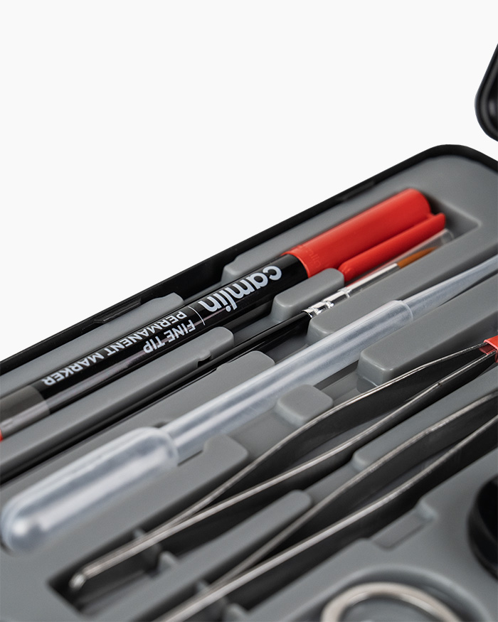 Camlin Dissection Box Comes with 18 surgical-grade instruments and lab accessories